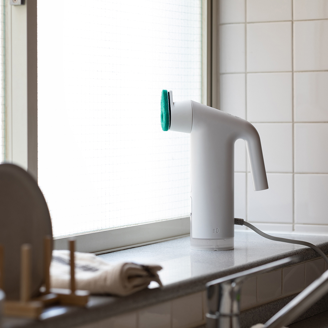 洗剤を使わず高温スチームでキッチンやお風呂場、洗面台からソファーの汚れ、ダニ花粉対策