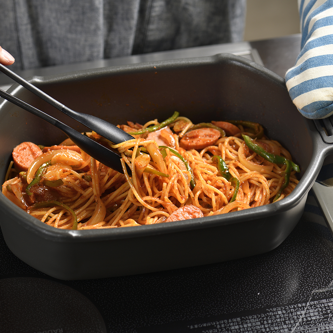 パスタが大好きな方のために作りました。茹でる、お湯を切る、炒めるを、ひとつの鍋で。美味しく、手早く、洗い物も最小限に。